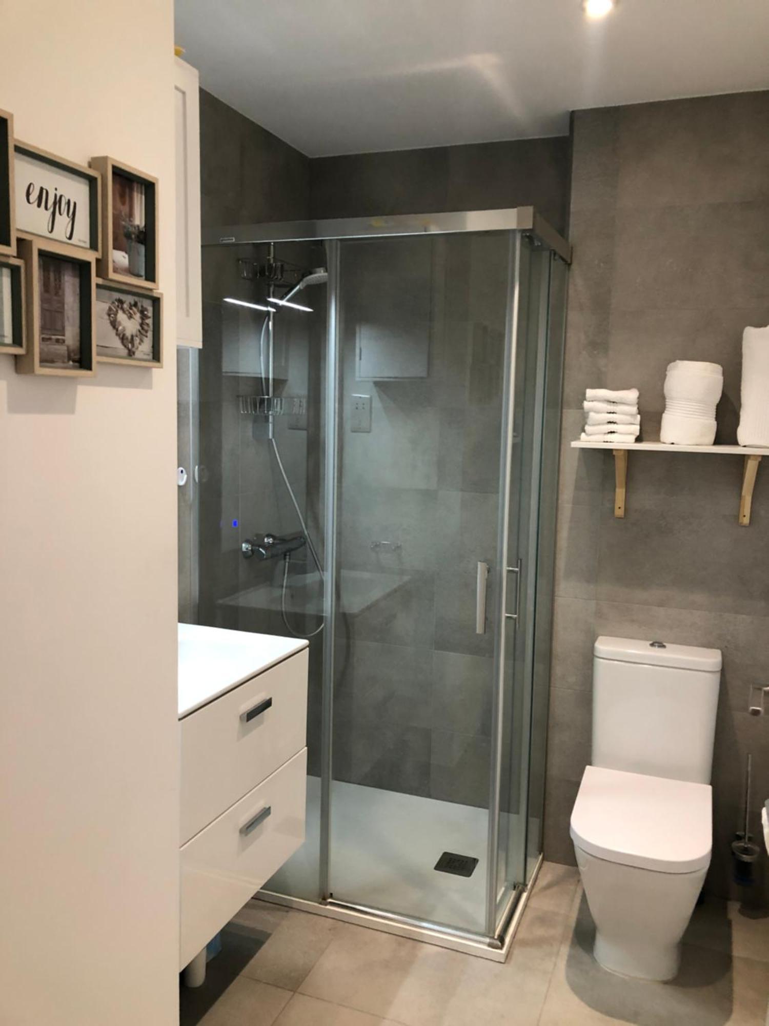 Cp High Floor Luxury Studio Sleeps 3 直布罗陀 外观 照片