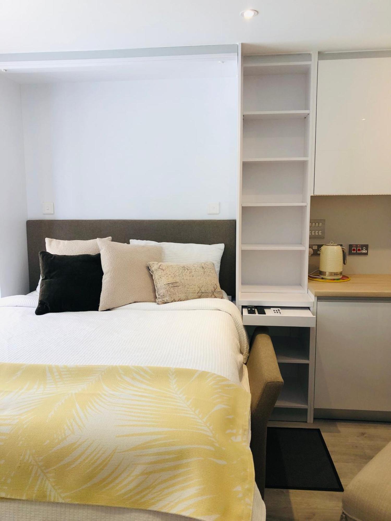 Cp High Floor Luxury Studio Sleeps 3 直布罗陀 外观 照片